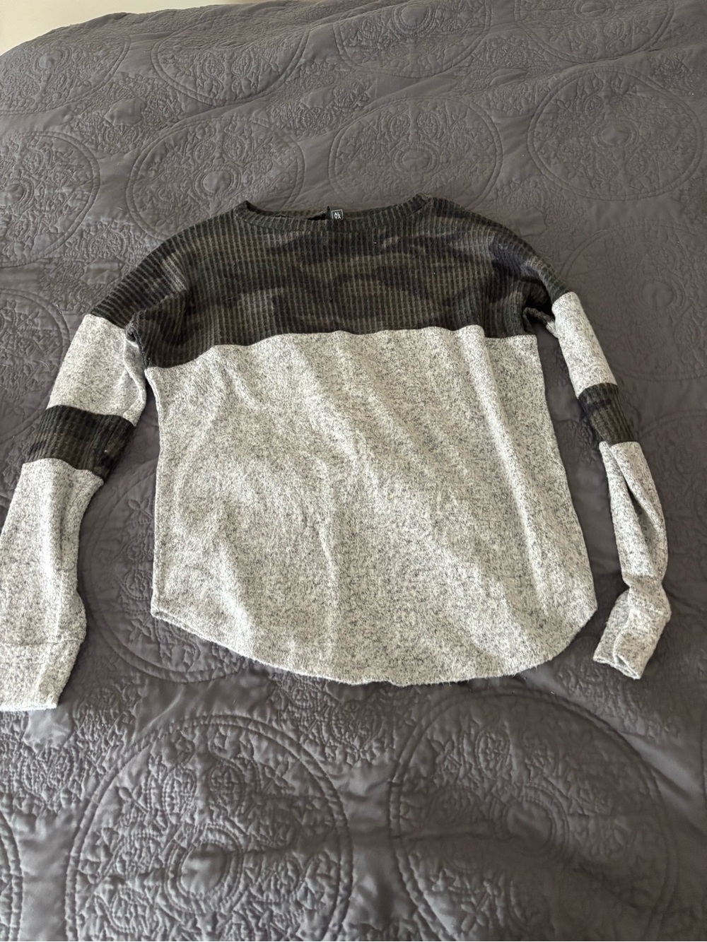 Alya Colorblock Long-Sleeve Top - Gray & Olive Camo